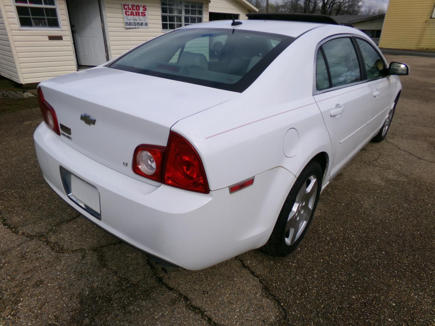 2009 White /Gray Chevrolet Malibu LT (1G1ZJ57779F) with an 3.6L engine, automatic transmission, located at 401 First NE, Bearden, AR, 71720, (870) 687-3414, 33.726528, -92.611519 - Photo#18